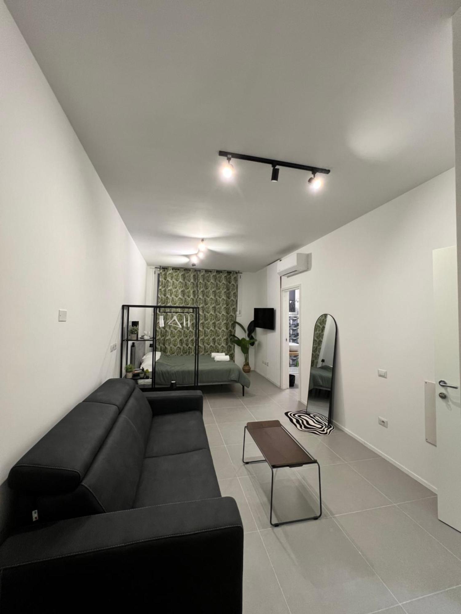Room 12 Milano Luaran gambar